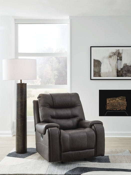 Femley Recliner - De Avenue Furniture