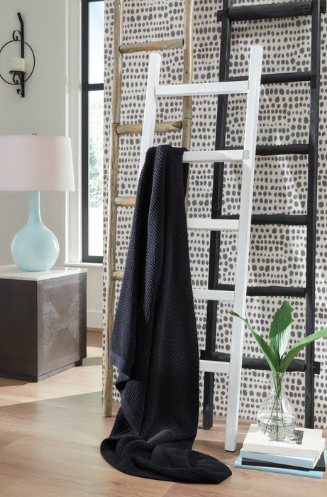 Gayelery Throw - De Avenue Furniture