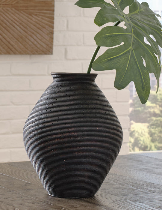Hannela Vase - De Avenue Furniture