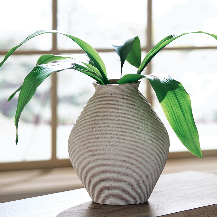 Hannela Vase - De Avenue Furniture