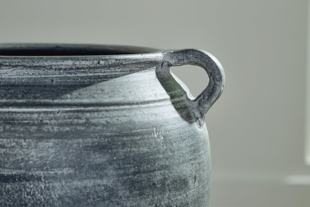 Meadie Vase - De Avenue Furniture