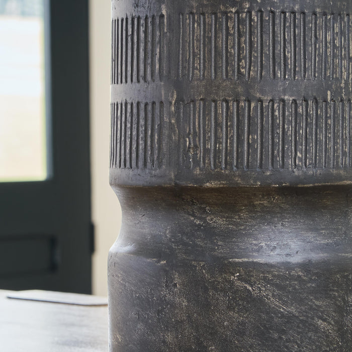 Beninworth Vase - De Avenue Furniture