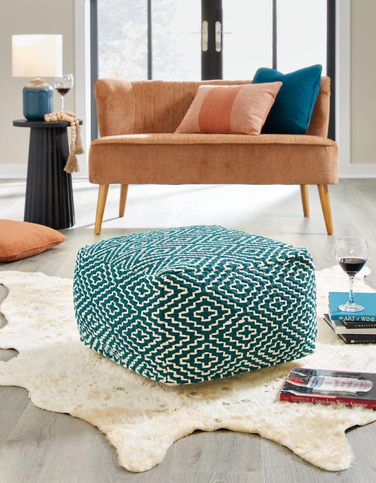 Brynnsen Pouf - De Avenue Furniture