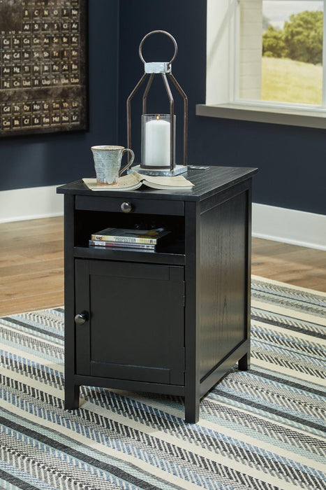 Treytown Chairside End Table - De Avenue Furniture