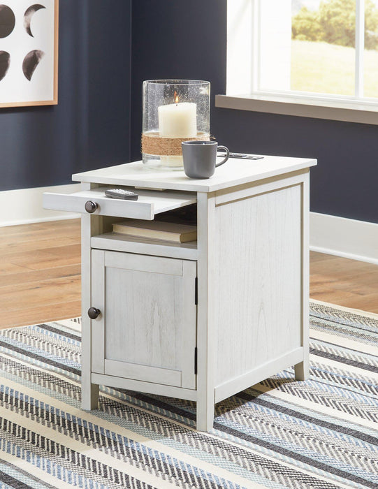 Treytown Chairside End Table - De Avenue Furniture