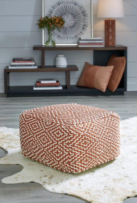 Brynnsen Pouf - De Avenue Furniture