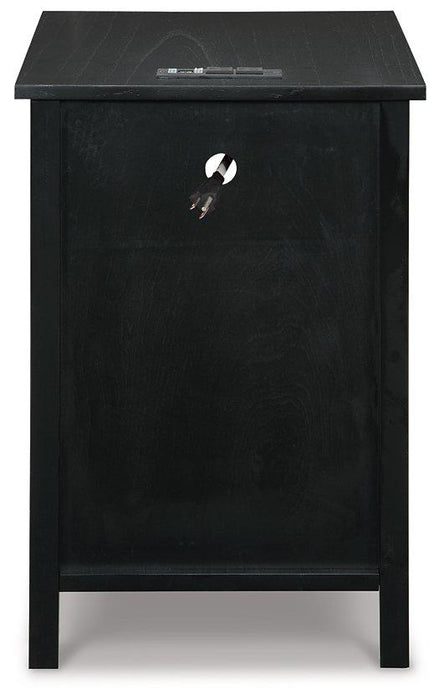 Treytown Chairside End Table - De Avenue Furniture