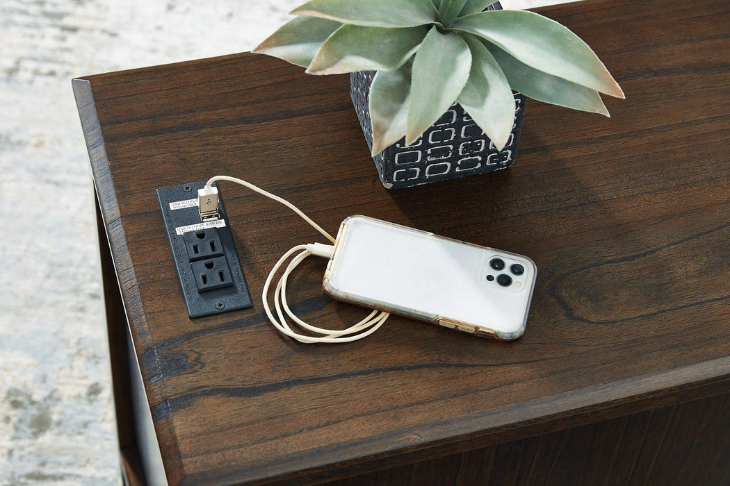 Devonsted Chairside End Table - De Avenue Furniture