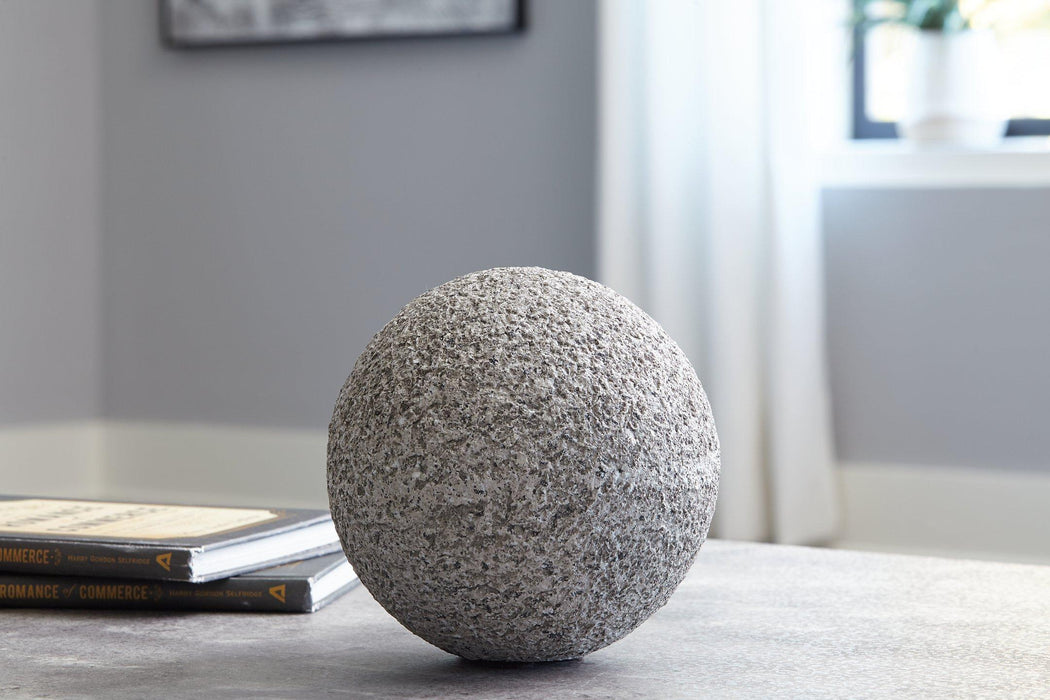 Chanlow Sculpture - De Avenue Furniture