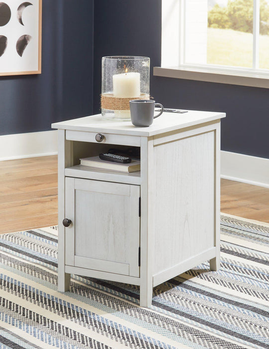 Treytown Chairside End Table - De Avenue Furniture