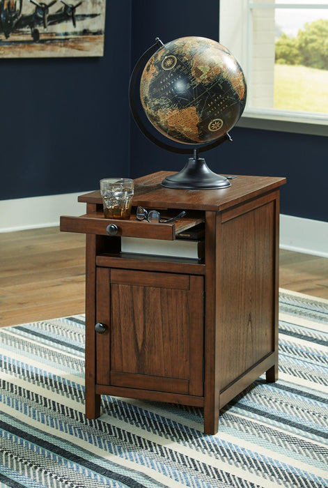 Treytown Chairside End Table - De Avenue Furniture