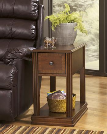 Breegin Chairside End Table - De Avenue Furniture
