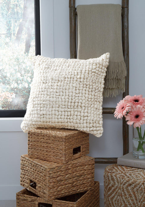 Aavie Pillow - De Avenue Furniture