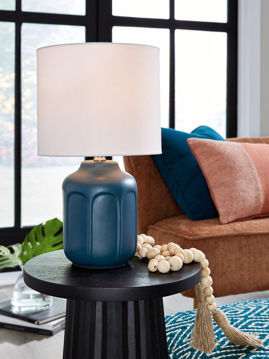 Gierburg Table Lamp - De Avenue Furniture
