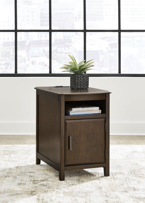 Devonsted Chairside End Table - De Avenue Furniture