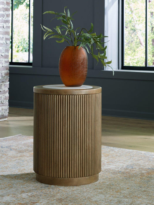 Camdill End Table - De Avenue Furniture