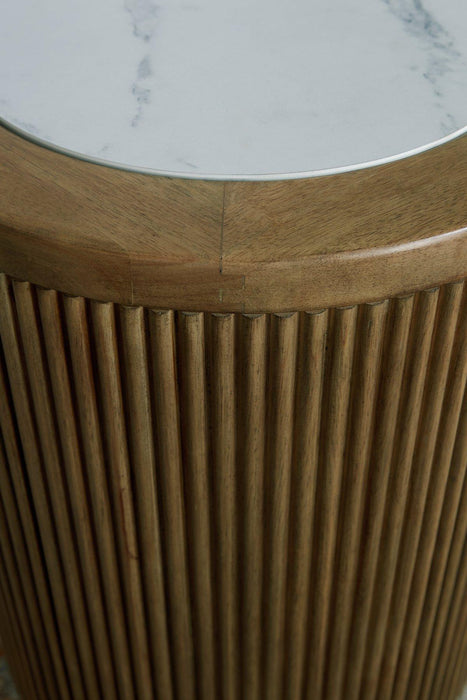 Camdill End Table - De Avenue Furniture