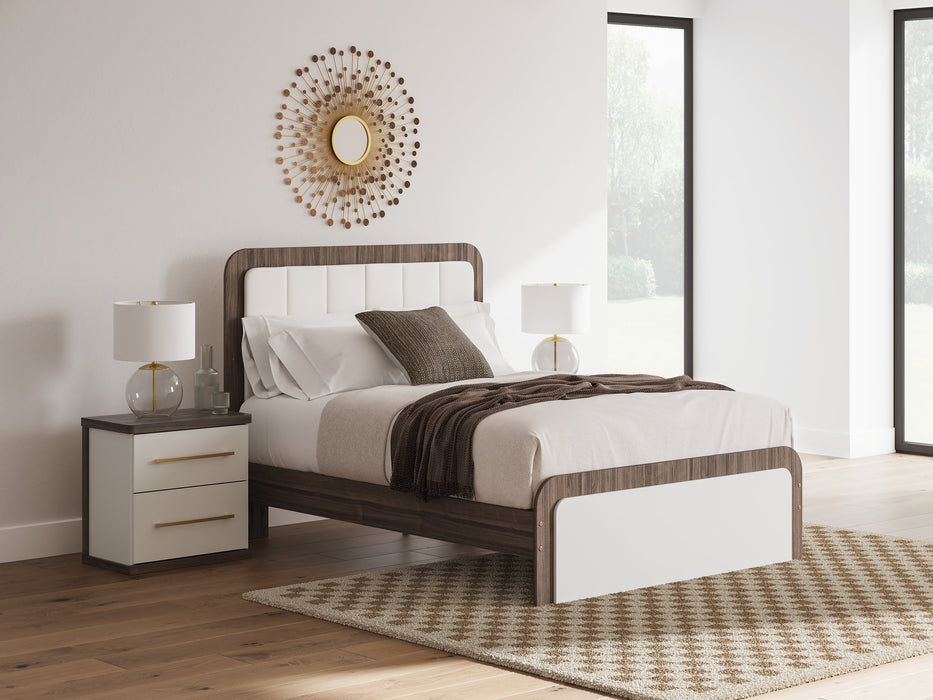 Kendanport Upholstered Bed - De Avenue Furniture