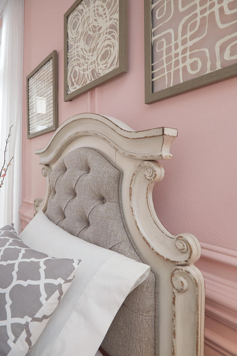Realyn Upholstered Bed - De Avenue Furniture