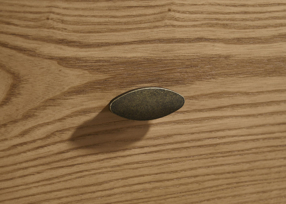 Robyn Dresser - De Avenue Furniture