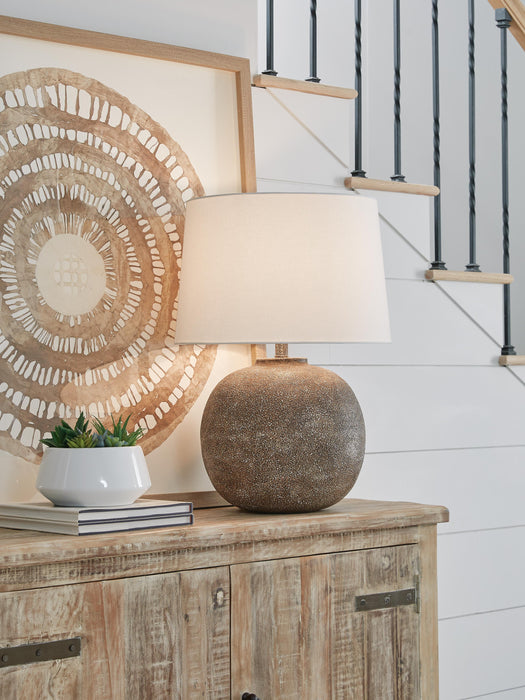 Neavesboro Lamp Set - De Avenue Furniture