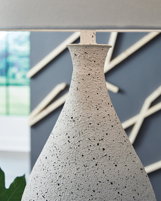 Wyattford Table Lamp - De Avenue Furniture