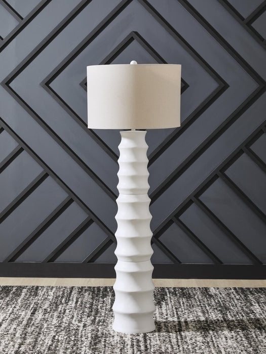 Veraleigh Floor Lamp - De Avenue Furniture