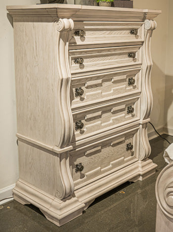 Bruchandi Chest of Drawers - De Avenue Furniture