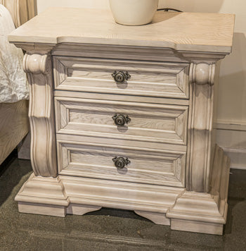 Bruchandi Nightstand - De Avenue Furniture