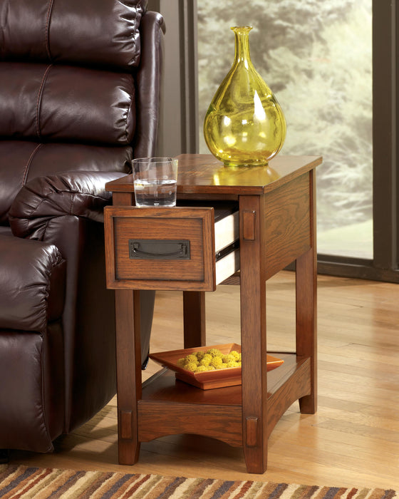 Breegin Chairside End Table - De Avenue Furniture