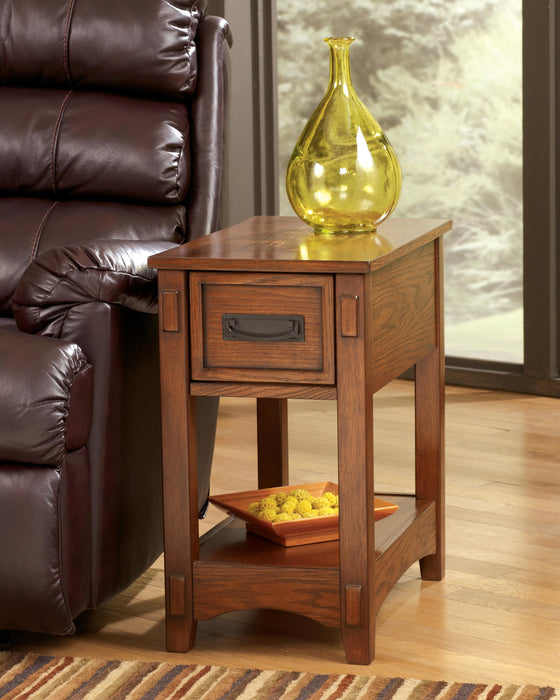 Breegin Chairside End Table - De Avenue Furniture