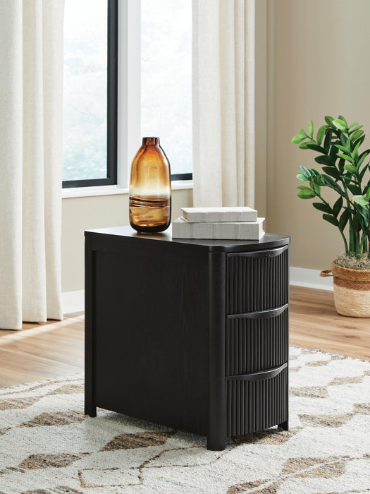Camdill Chairside End Table - De Avenue Furniture
