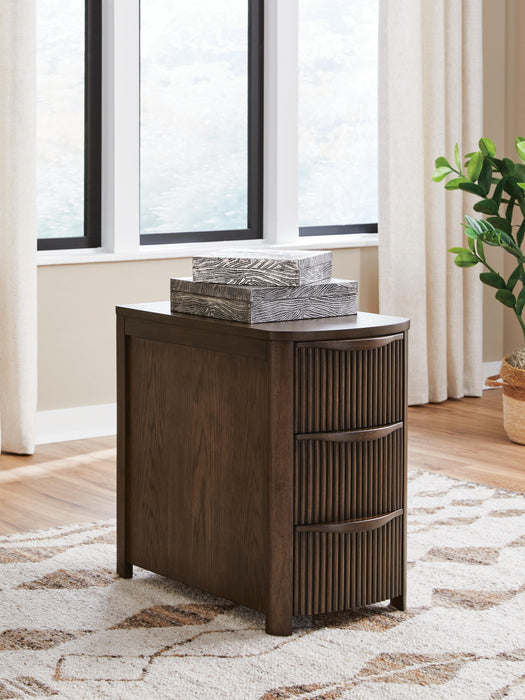 Camdill Chairside End Table - De Avenue Furniture