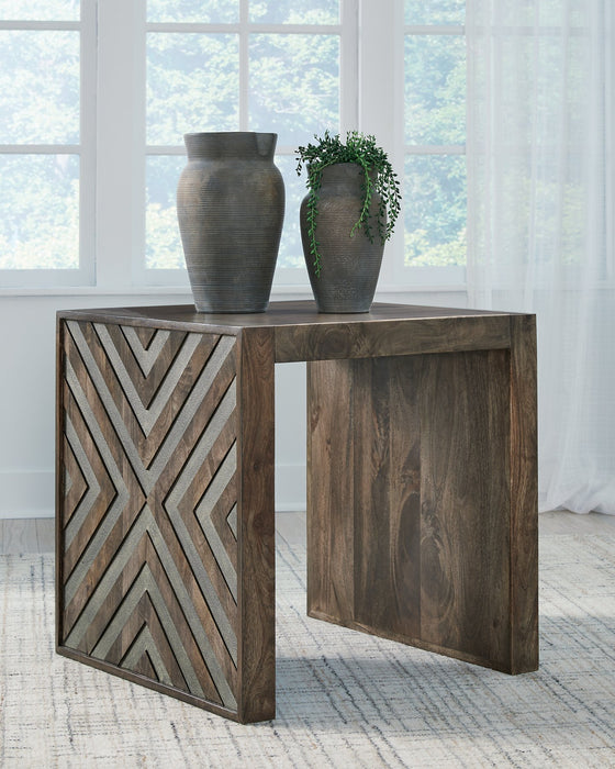 Dreggan End Table - De Avenue Furniture