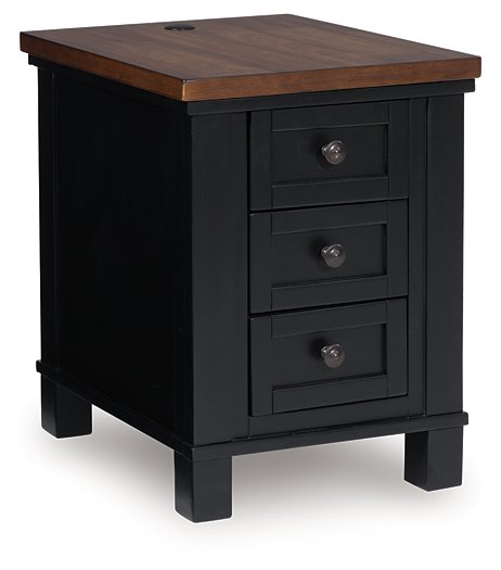 Wildenauer Chairside End Table - De Avenue Furniture