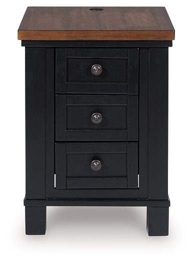 Wildenauer Chairside End Table - De Avenue Furniture