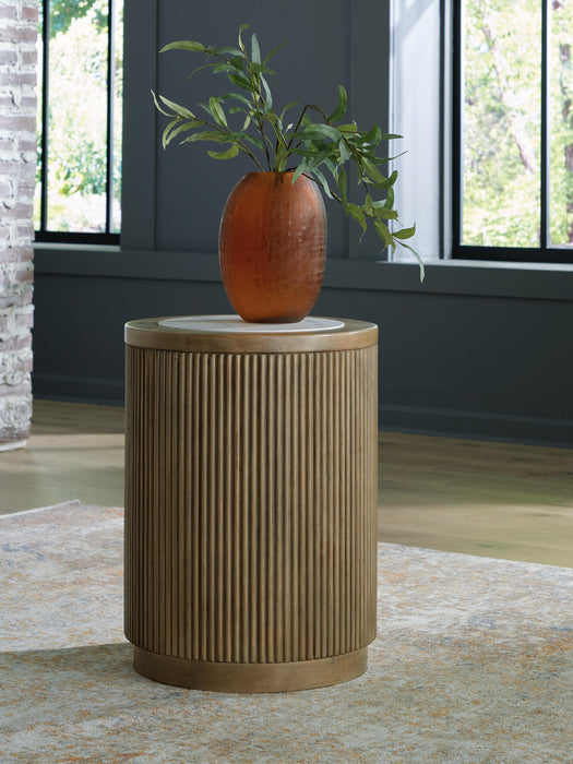 Camdill End Table - De Avenue Furniture